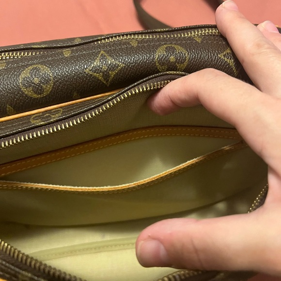 Louis Vuitton Reporter Crossbody Bag - Picture 5 of 6